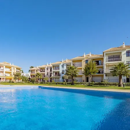 2 Bed Apartment, Quarteira, 10 Min Walk To *