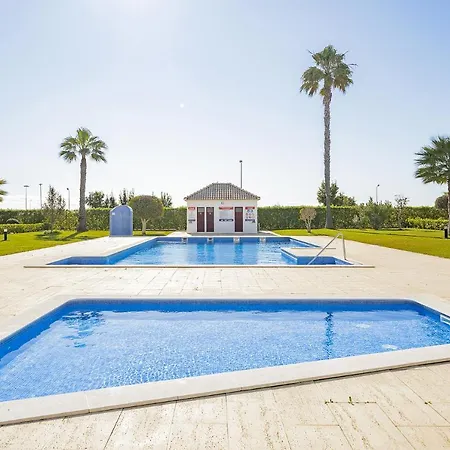 2 Bed Apartment, Quarteira, 10 Min Walk To וילהמורה
