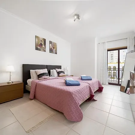 2 Bed Apartment, Quarteira, 10 Min Walk To