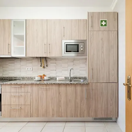 2 Bed Apartment, Quarteira, 10 Min Walk To